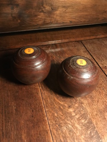 Pair vintage lawn - lawn, bowling