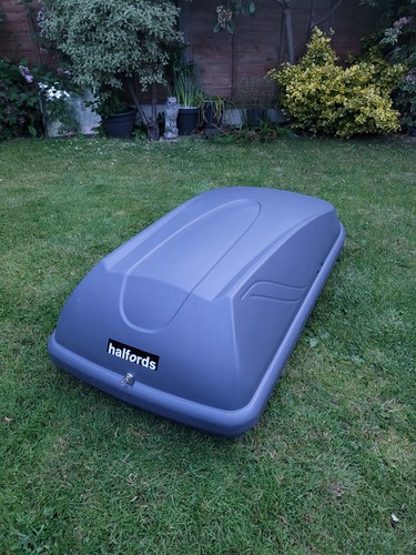 Halfords roof box - box, mid