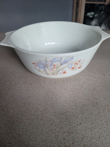 Pyrex casserole dish - dish, lid
