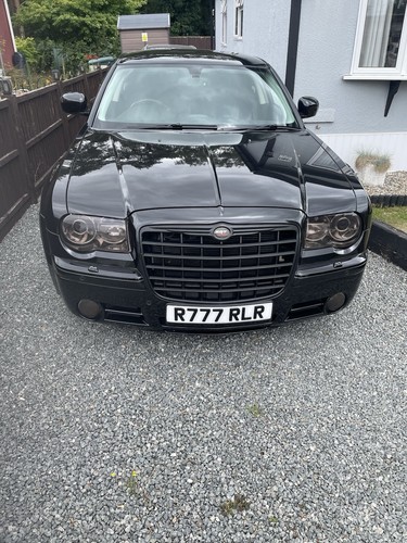 Chrysler c300 srt well looked - srt,