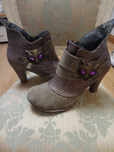 Stunning irregular choice - irregular, grey