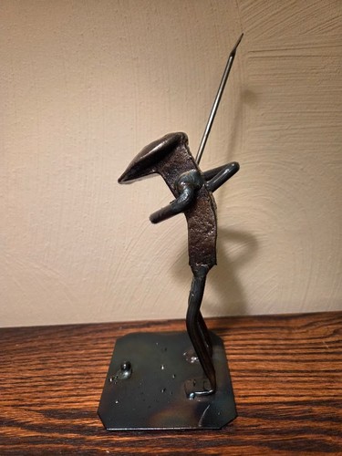 Metal golfer sculpture - golfer,