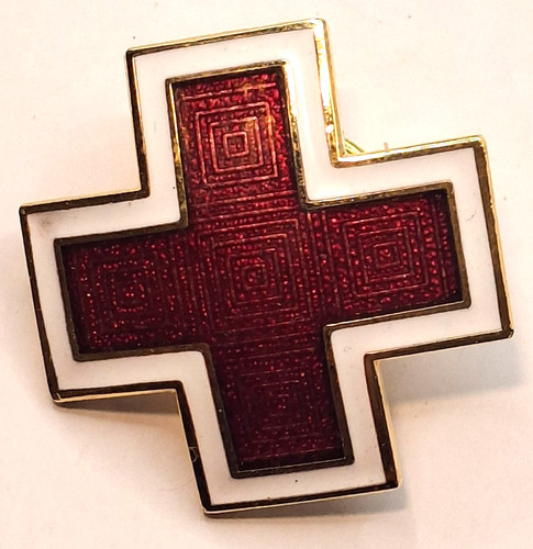 Red cross enamel pin - us,