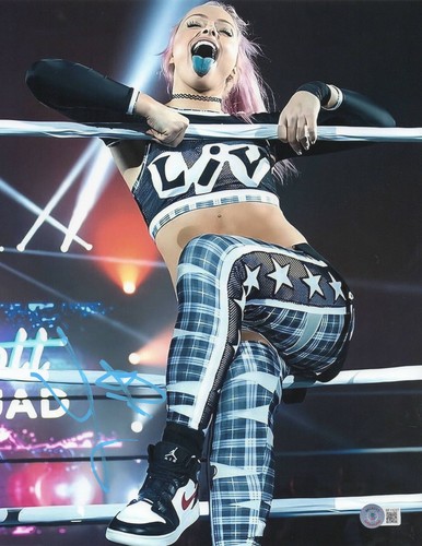Liv morgan signed - liv,