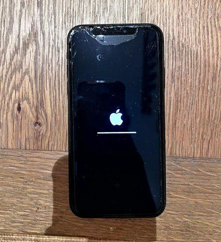 Apple iphone 64gb - black,