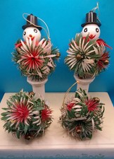 Vintage Green White Snowmen