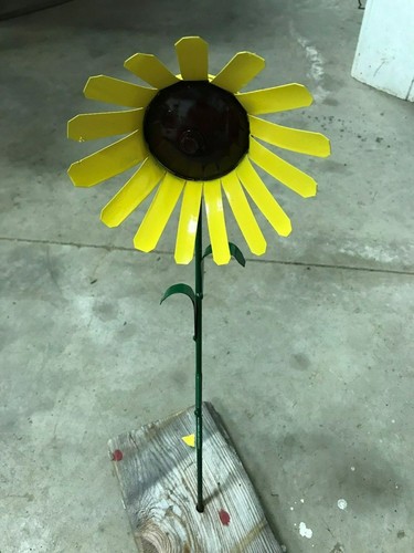 All recycled metal sunflower