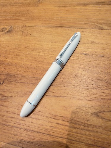Omas white resin - omas, pen