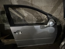 Volkswagen Golf Mk5 Off Side