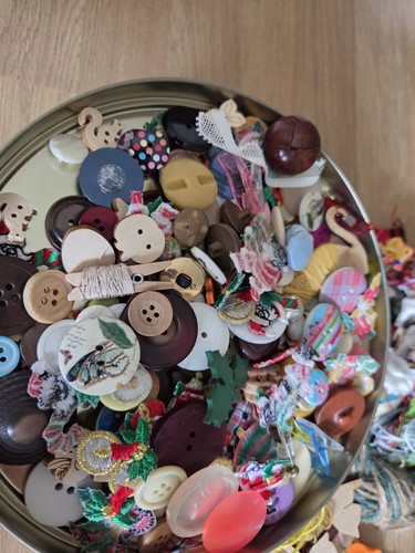 Bundle haberdashery items - of,