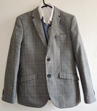 Men's suit set, includes a jacket, tie, trousers, white shirt and under jacket