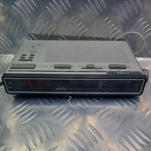 Sanyo 7100 vintage silver - 7100,