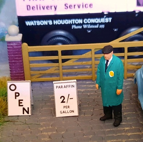 Gauge garage forecourt - oo,