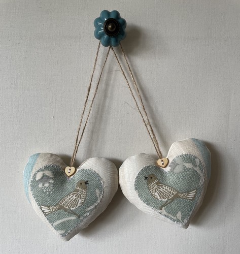 Pair hanging hearts in - pair,