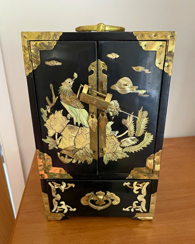 Lacquered black gold - gold, wood