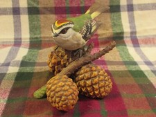 MINT Cond BROOKS & BENTLEY Golden Crowned Kinglet on Pine Cones Fine Porcelain