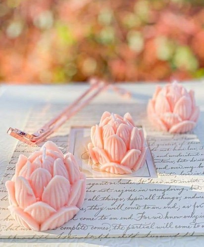 Flowers wax candle