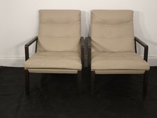 A stunning pair of Walter Knoll Andoo lounge chairs in Ivory leather 