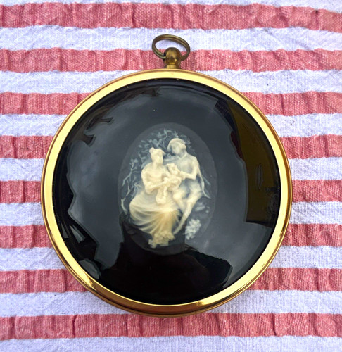 Boy and girl cameo peter - in,