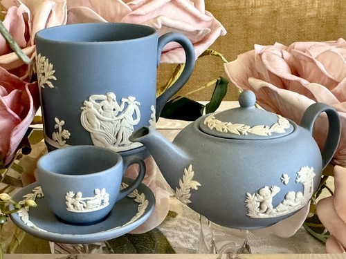 Wedgwood blue jasperware - blue,