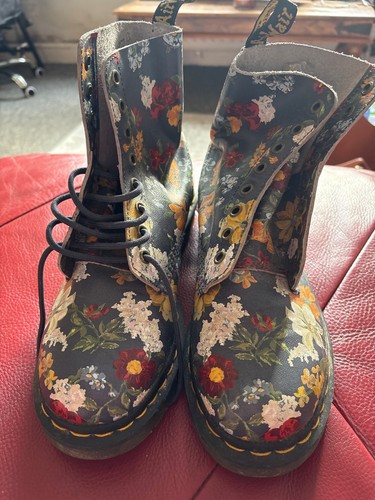 Martens size womens - dr, 7