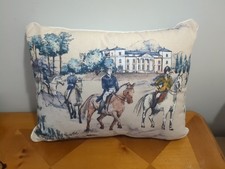 Stylish Country Cushion With Hunting Scene Equestrian Horses Ponies Inc Inner