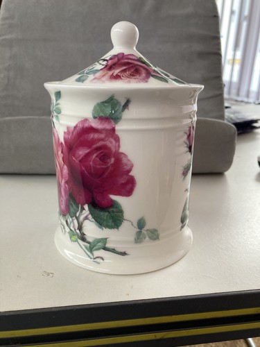 Lidded bon - bon,