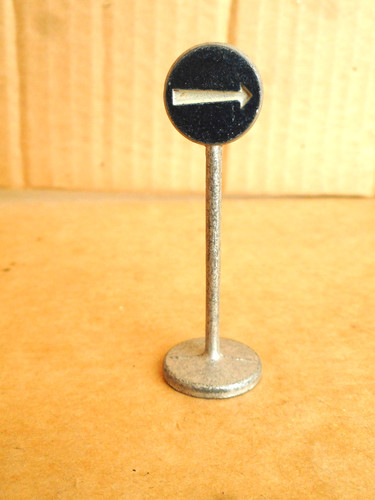 Dinky toys road sign - ,