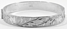 Hallmark Birmingham 1977 Queen Elizabeth Large Size Silver Jubilee bangle