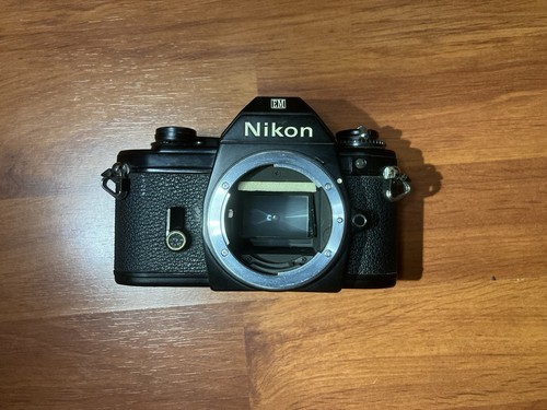 Nikon slr 35mm film - em,