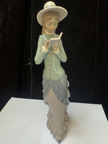Lladro lady reading - lladro, a