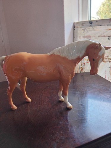 Beswick palomino right - palomino, facing