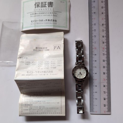 Seiko v701 quartz watch - seiko,
