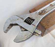 18-In Blackhawk Crescent