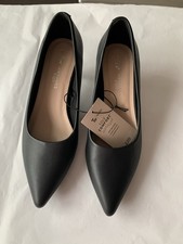 BNWT Black Kitten Heel Court