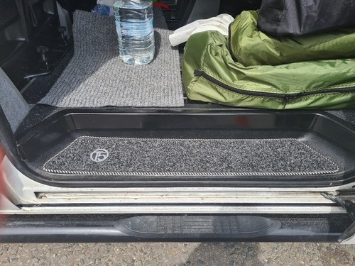 Raised floor door - t5/t6,