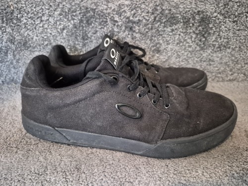 Oakley mens shoes size 5 - size, 8.5(1a)