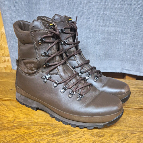 Altberg defender walking - altberg, 2