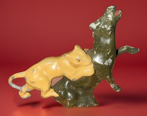 Vintage hollow cast lead lion - cast,