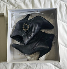 Ladies Nine West high-heel
