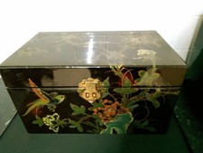 Japanese Vintage medium Lacquered Box & Lid Decorated Birds on Trees 