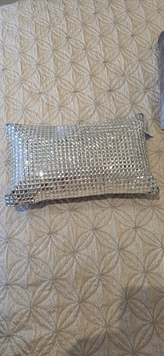 Kylie minogue home - at,