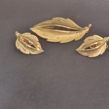 Vintage JJ Leaf Brooch Clip