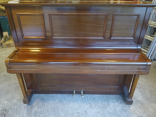 Upright piano - upright,