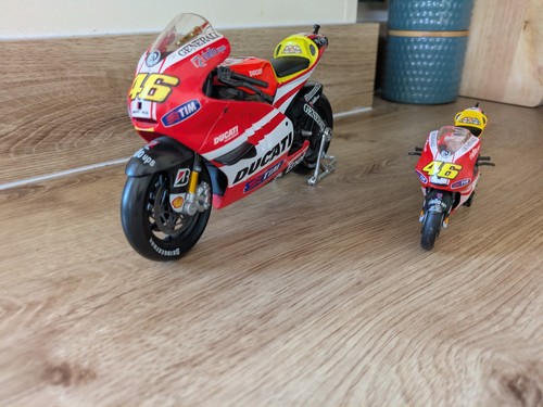 Valentino rossi ducati model - ducati,