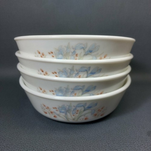 Vintage pyrex milk glass - x,