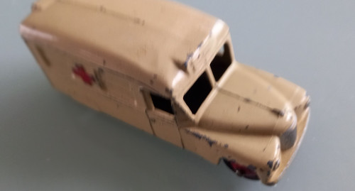 Dinky 253 daimler ambulance - 253, a