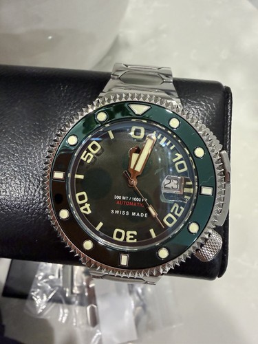 Nove diver with locking - locking, bezel