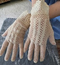 Original Vintage Ladies Ivory Crocheted Gloves. Perfect. Size 6.5