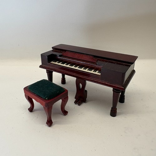 12th scale dolls house - 1:12th,
